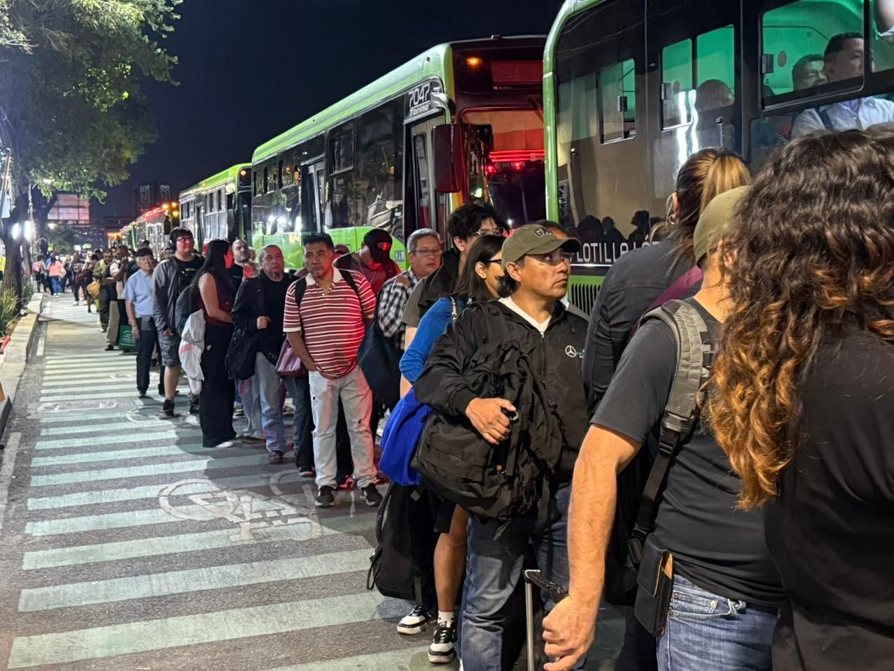 Cierre estaciones L2 Metro causa molestia